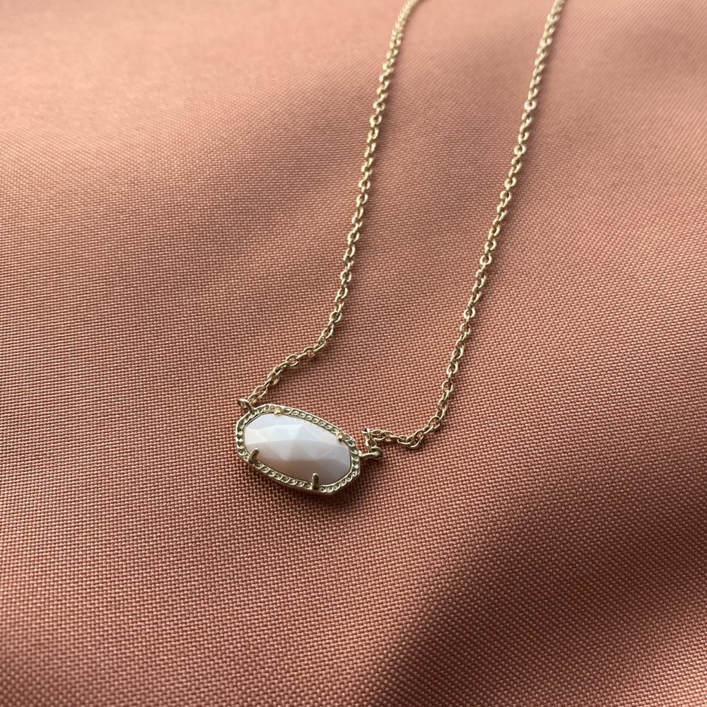 Kendra Scott Elisa Pendant in White w/ Gold